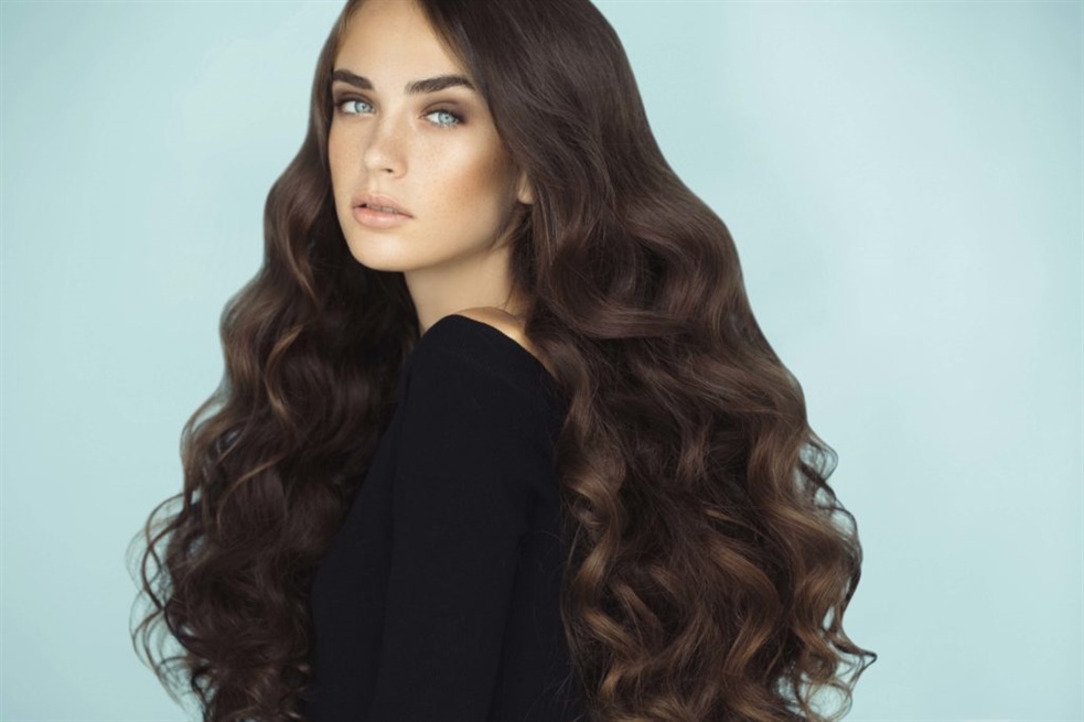 Curly Hairstyles 2021 Trends  The form in which the hair grows from its follicle depends on the cross-section of the hair root. If this is ovally curved, the hair emerges at an angle and grows in an arc. It curls itself - and the typical curls emerge.